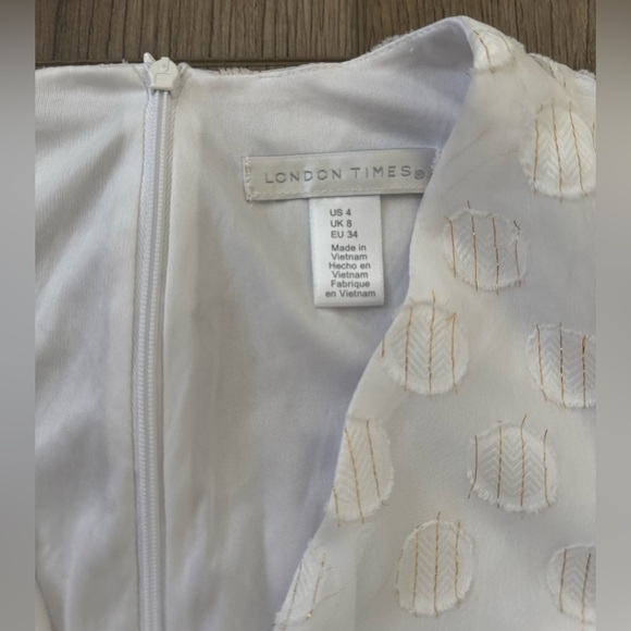 London Times White Flutter Sleeve Mini Dress 🤍 - Picture 7 of 11